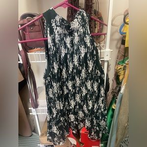 Sleeveless bow tie neck shirt